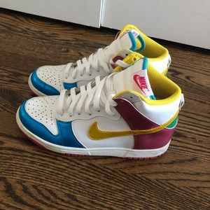 Nike colorful sneakers size 6Y excellent condition